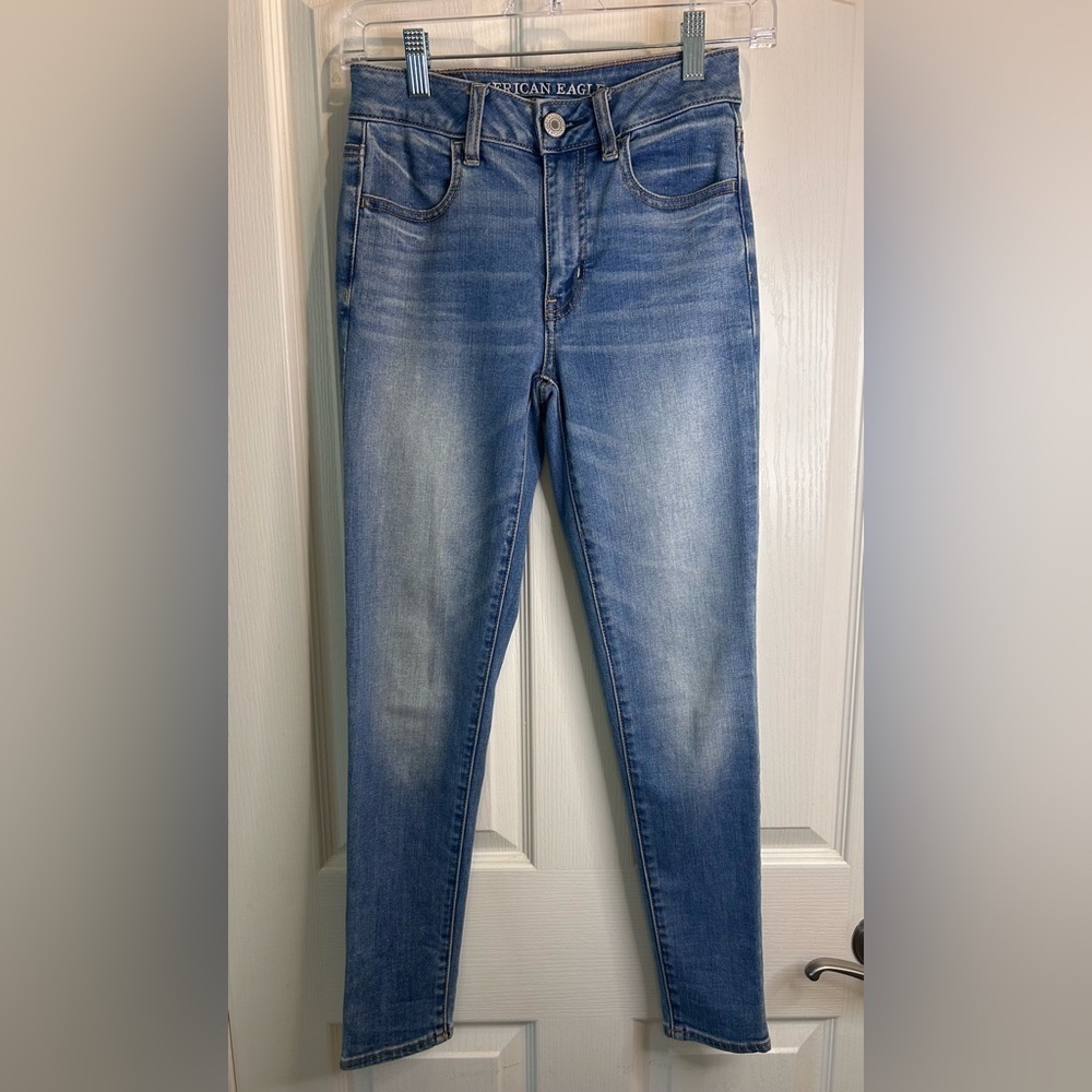 👖”American Eagle” Ladies Blue Super Stretch Skinny Jeans with Subtle Whiskering💙 - Picture 1 of 15